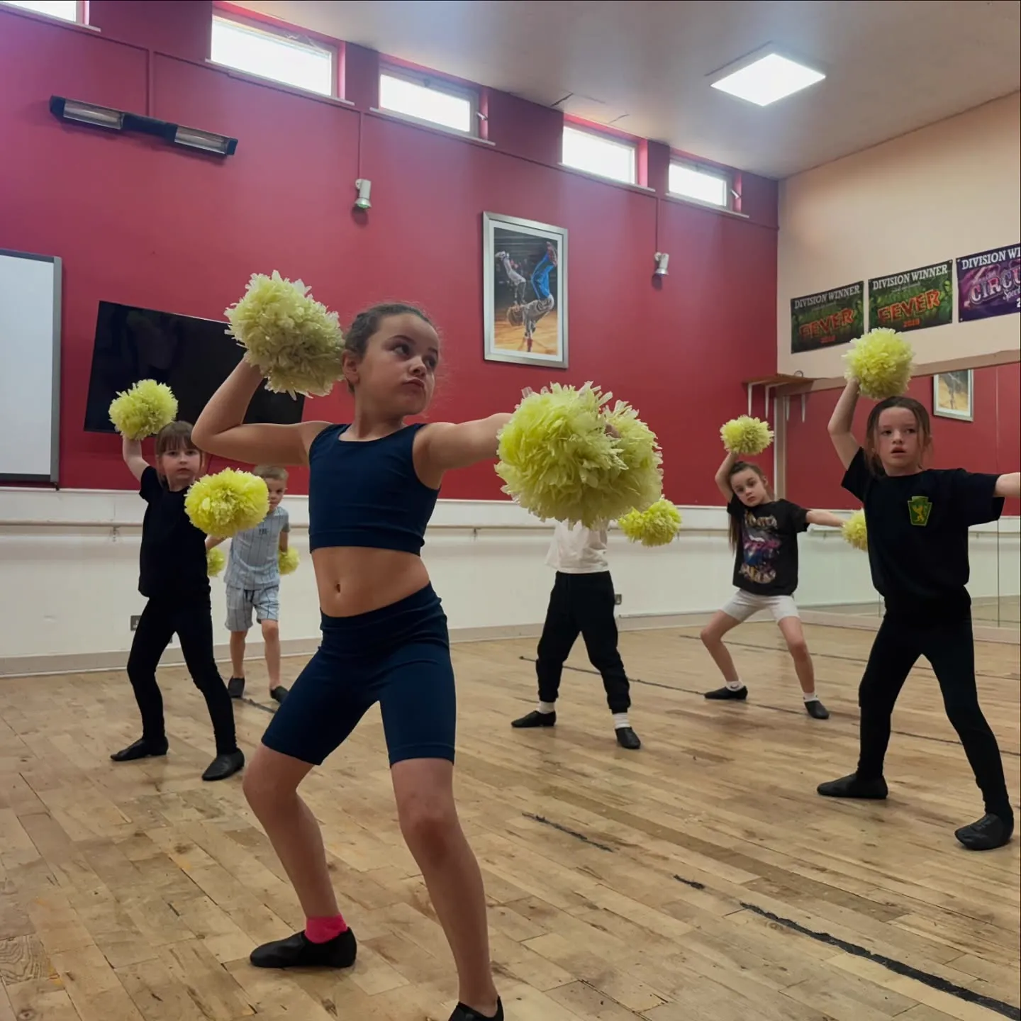 Pom Dance photo 6